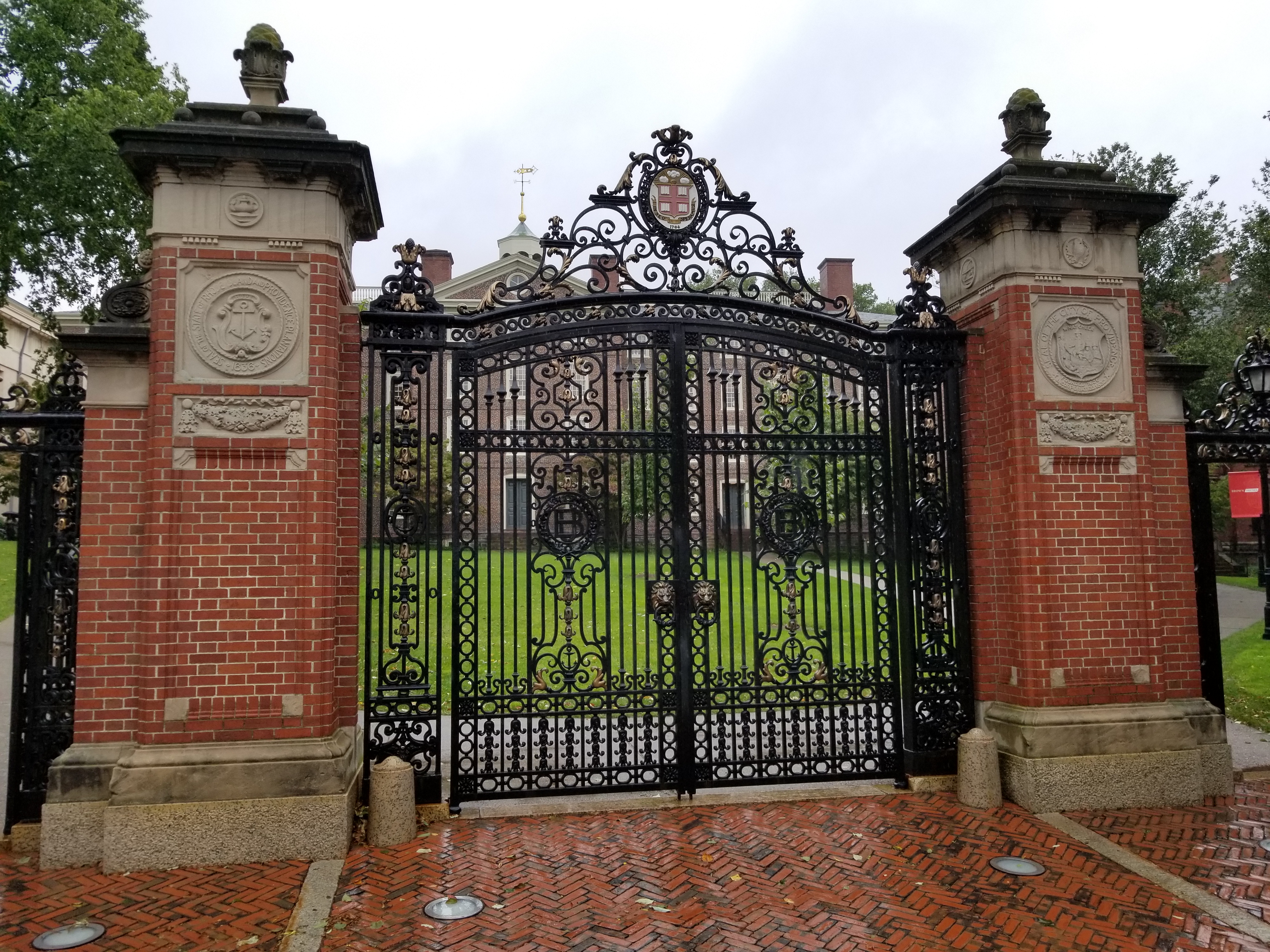 Brown University University Hall与校园大门真实照片