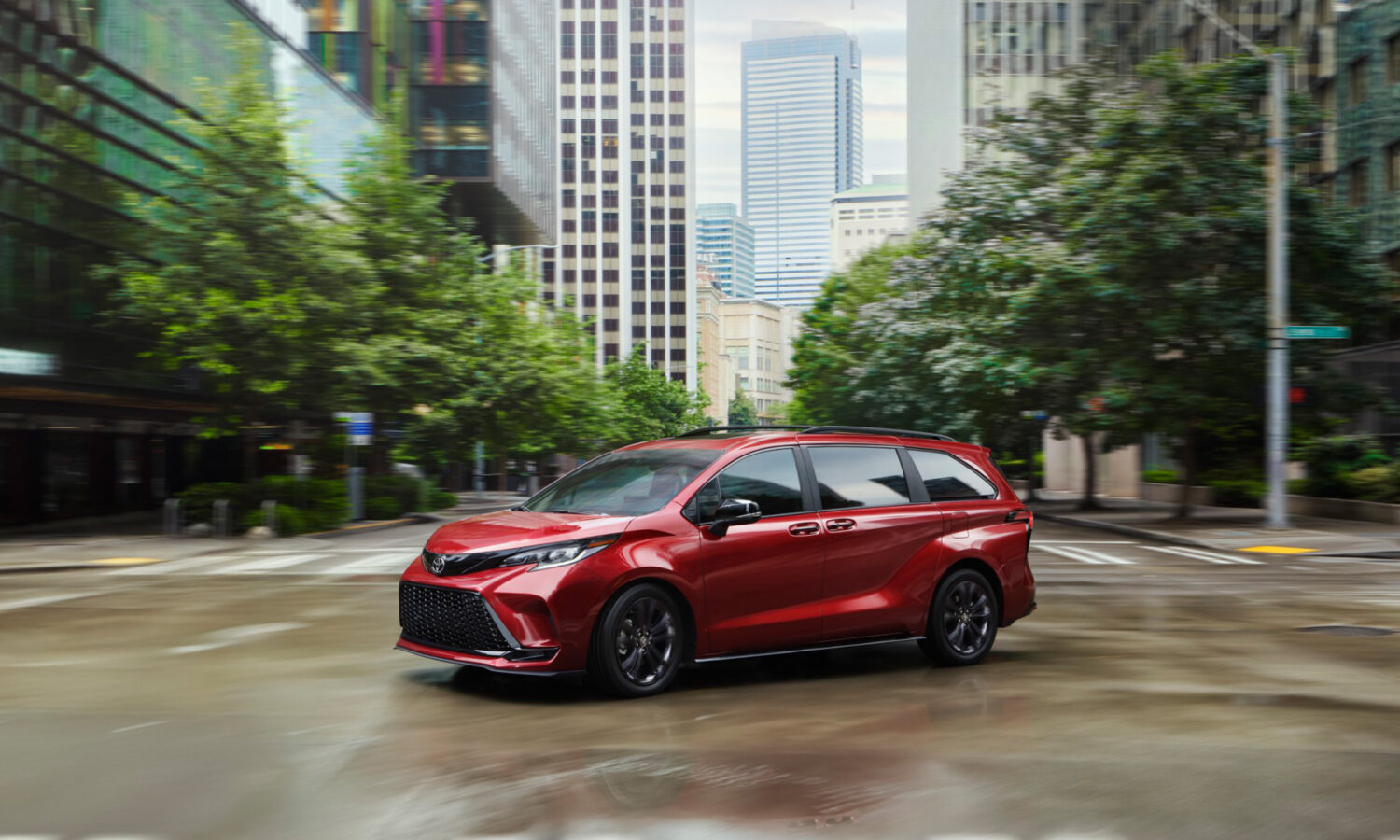 Toyota 官方展示的 Sienna 7座 Minivan