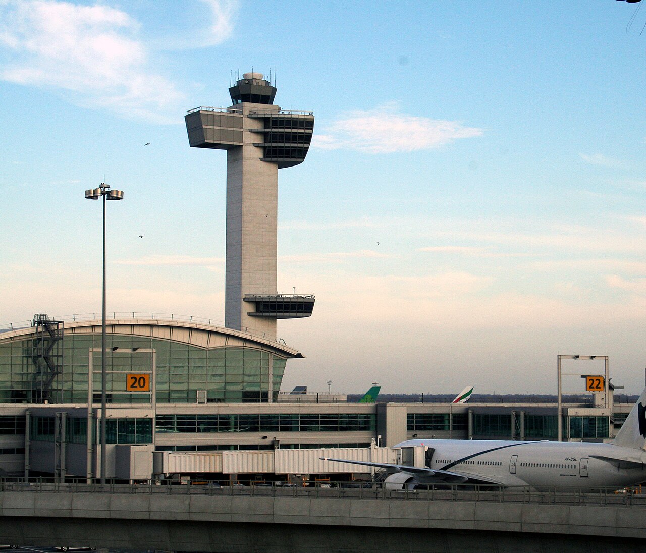 纽约JFK国际机场航站楼与塔台实景