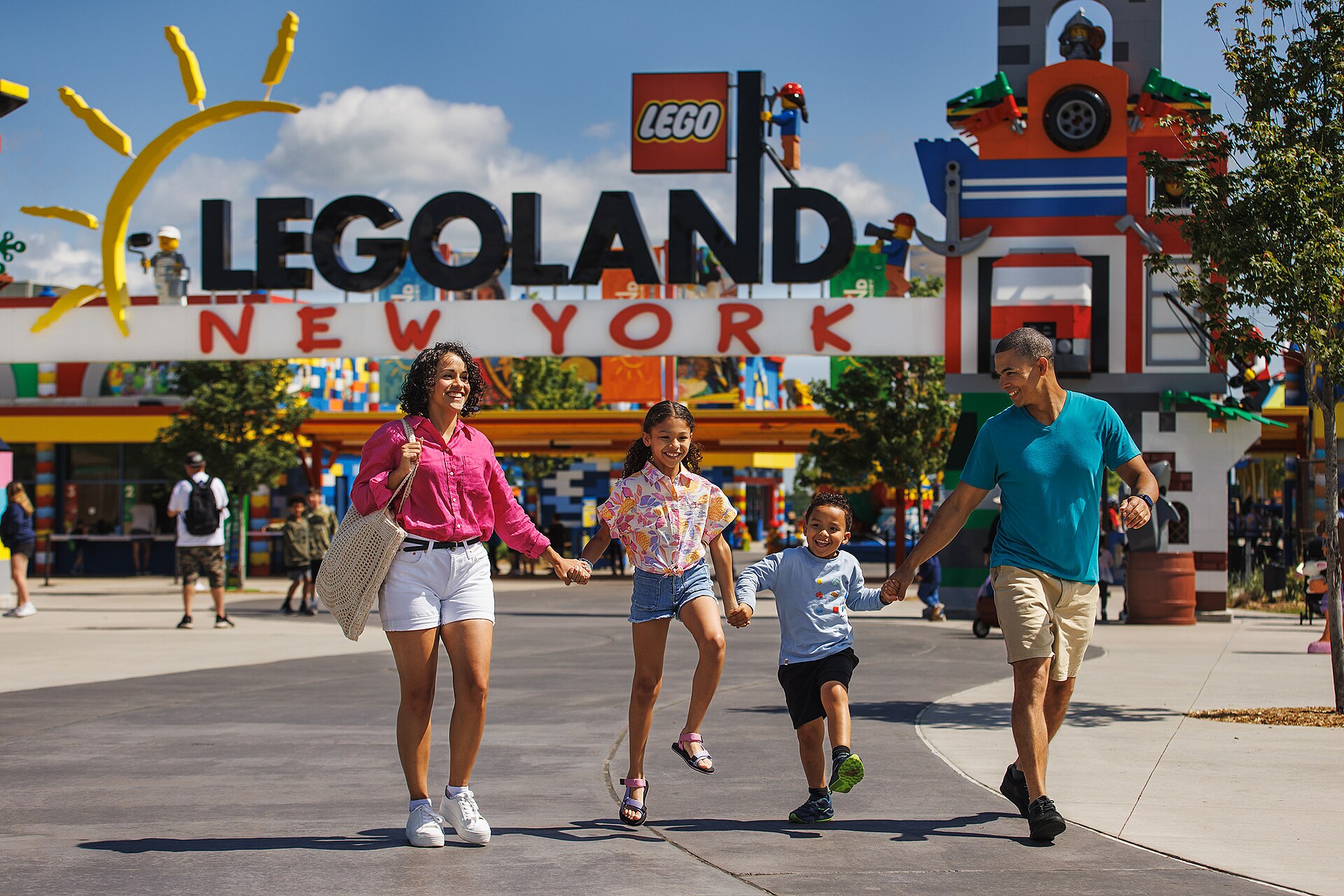 纽约州Goshen的LEGOLAND New York Resort入口与亲子游客真实照片