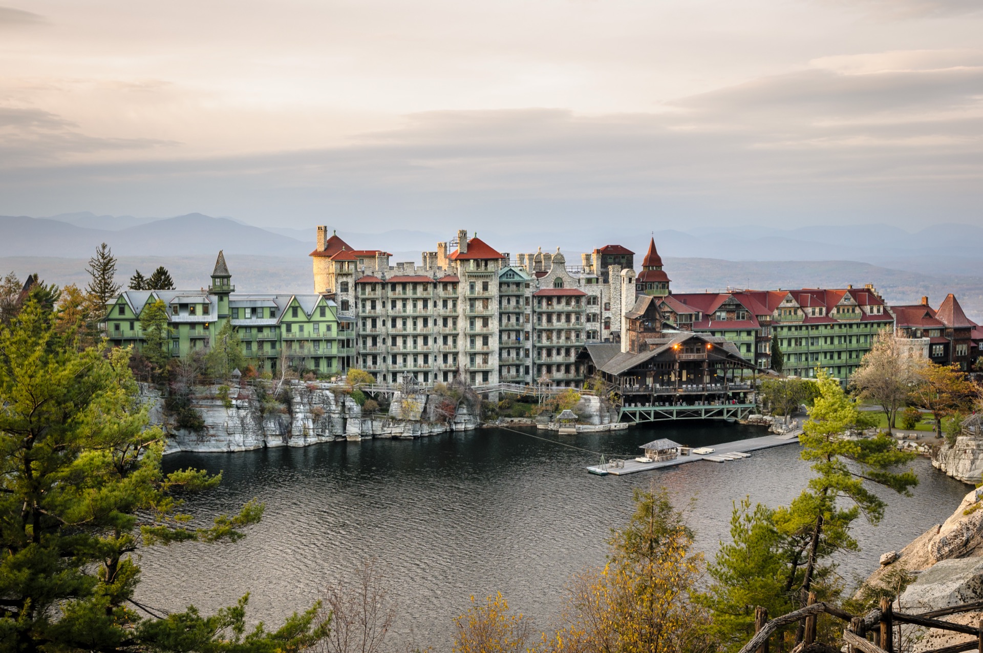 纽约州New Paltz的Mohonk Mountain House山庄与Lake Mohonk真实照片