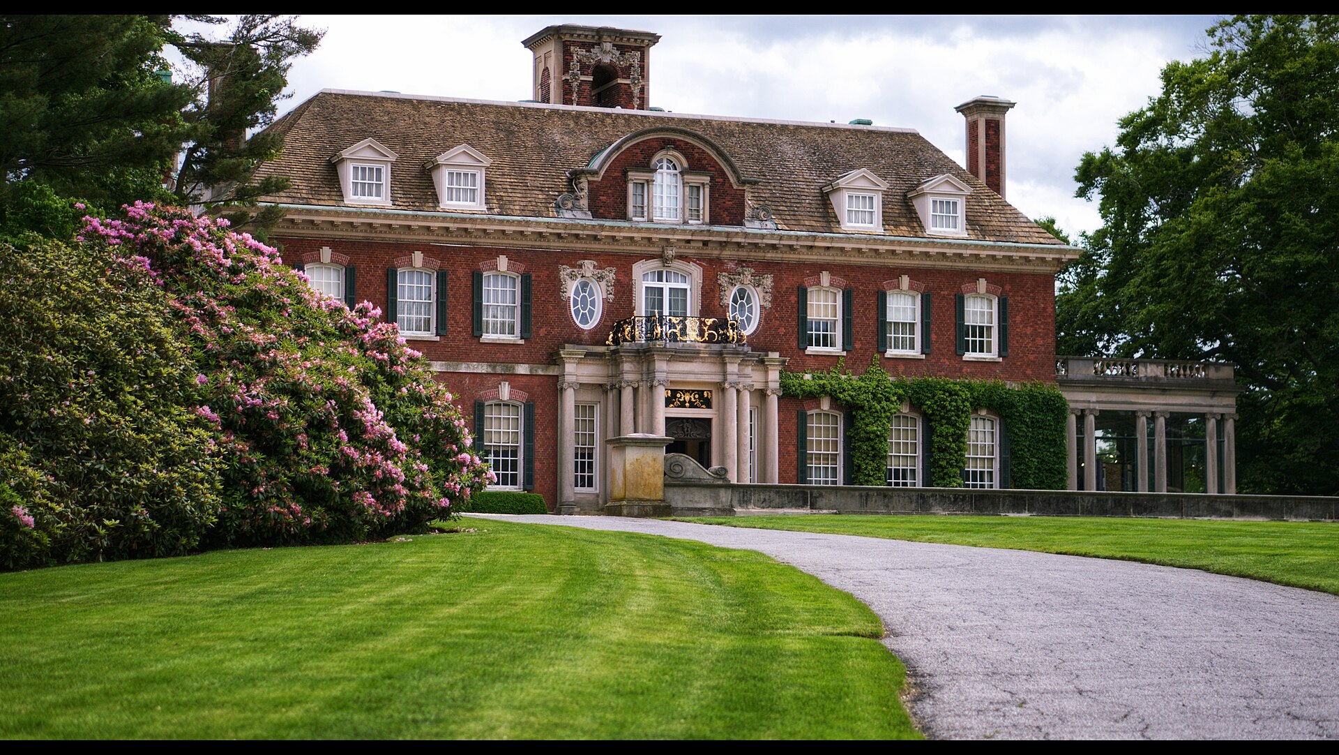 长岛Old Westbury Gardens的Westbury House与草坪真实照片