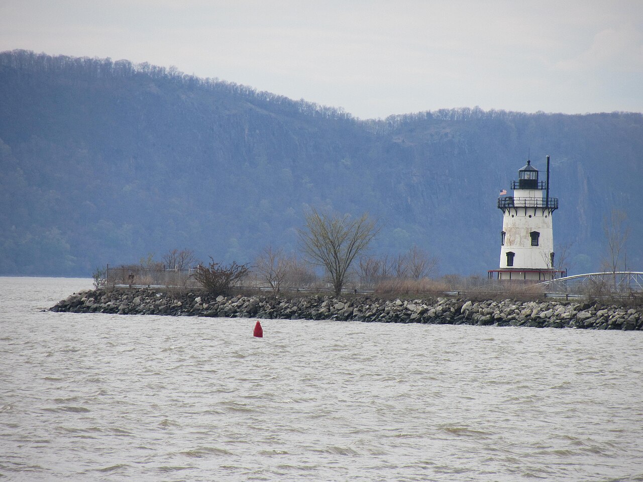 纽约州Sleepy Hollow Lighthouse与Hudson River真实照片